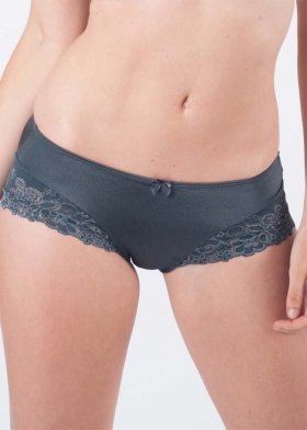 Tjej i Dominique trosa fr�n PXC Underwear